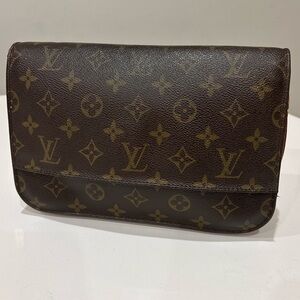 Louis Vuitton Monogram Trousse 28 Toiletry Pouch Vintage LV Continuous Monogram